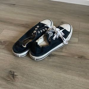 Women’s black low rise converse
